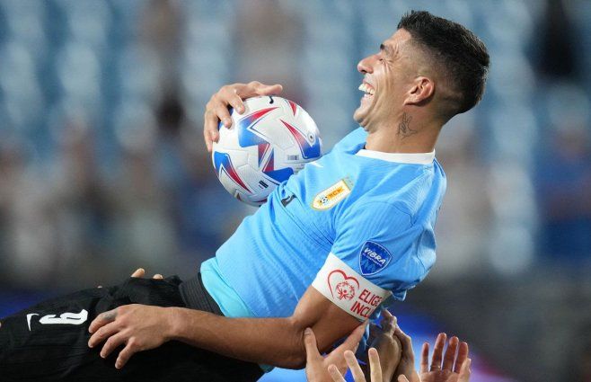 Luis Suárez en la despedida tras el último partido de Copa América. Foto: AFP