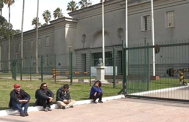 En espera de novedades del trabajo arqueológico en las afueras del Batallón 13. 