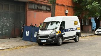 Foto: Mª. Eugenia Scognamiglio, Subrayado. Policía trabaja donde fue hallado el cuerpo en Reducto.