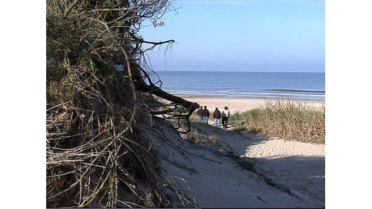 Joven baleada en la cabeza mientras corría en la playa de Solymar