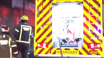 bomberos trabaja en incendio en apartamento de villa dolores; evacuaron el edificio