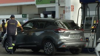 industria y transportistas de combustibles negocian un reajuste al costo de los fletes