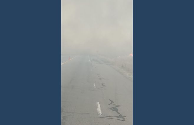 Intensa columna de humo sobre ruta 5, kilómetro 110, afecta visibilidad. Foto: Policía Caminera