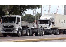Camioneros en conflicto bloquean acceso al Puerto de Montevideo