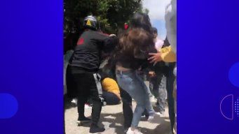 la madre de una alumna fue detenida y esta a disposicion de fiscalia por la agresion en la escuela 123