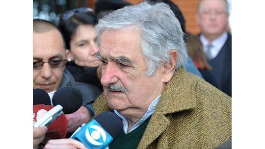 Mujica dijo que si cede a reclamos gremiales, habrá ajuste fiscal