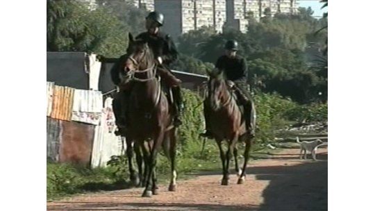 Sacan caballos a la calle y refuerzan patrullaje en Montevideo