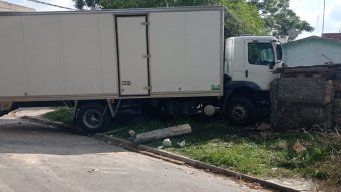 Foto cedida a Subrayado. El conductor del camión dijo que se quedó sin frenos.