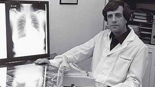 Tabaré Vázquez médico joven