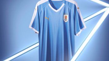 Puma presentó la nueva camiseta de Uruguay, con un diseño icónico