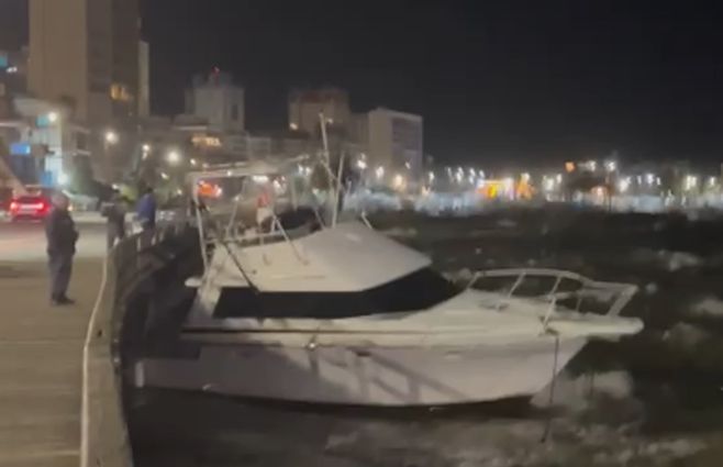 embarcacion-varada-punta-del-este-por-vientos