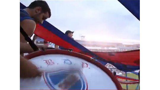 Nacional homenajeó a sus hinchas por hacer la bandera más grande