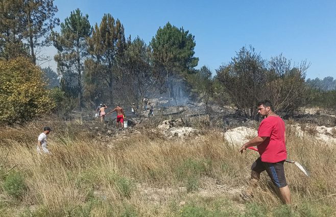 VECINOS---BOMBEROS---SALINAS.jpg