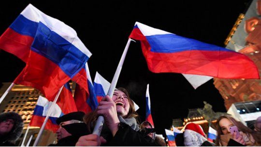 Putin tiene el 70% de la intención de voto, la oposición denuncia fraudes