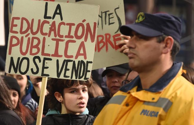marcha educación dante fernandez foco uy (12).jpeg