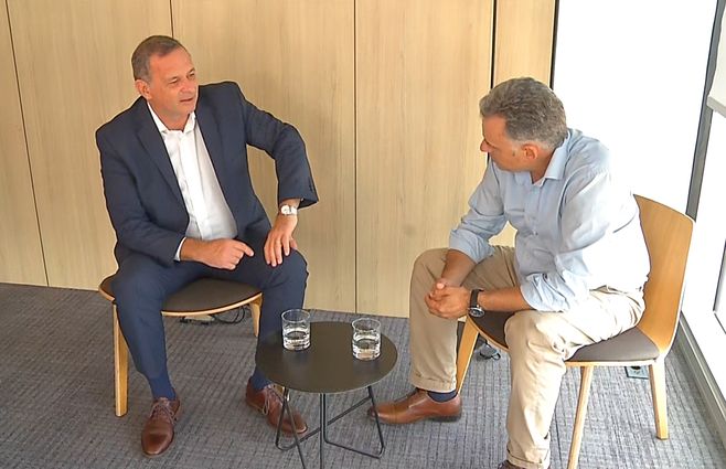 Álvaro Delgado en la reunión con Yamandú Orsi, a fines de enero.&nbsp;