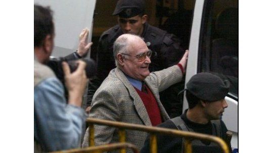 El fustazo del Goyo Álvarez a  José Nino Gavazzo