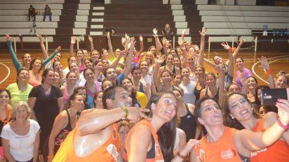 zumbamigos: zumba a beneficio de la ludoteca de los ninos del pereira rossell