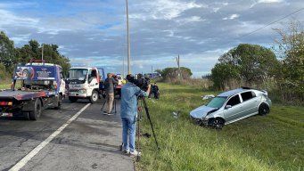 choque multiple en ruta 102 dejo cinco heridos, dos de ellos graves; un auto se incendio