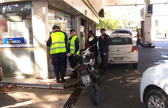 local-de-pagos-ancap-paso-molino-Manuel-Herrera-y-Obes-esquina-Ángel-Salvo.jpg