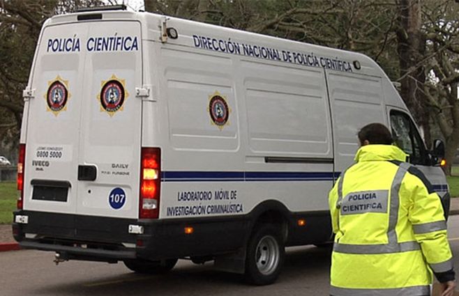 CAMIONETA POLICÍA CIENTÍFICA