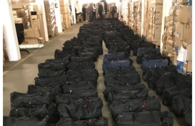 Los más de 200 bolsos deportivos con droga que estaban metidos dentro de un contenedor de soja enviado al Puerto de Hamburgo.&nbsp;