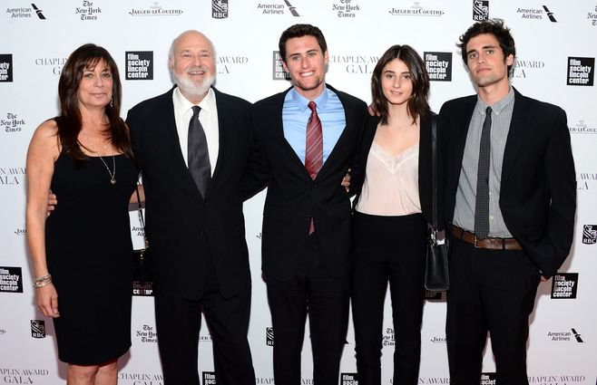 Rob Reiner, su esposa Michele Singer Reiner y sus hijos Jake, Romy y Nick (investigado por el homicidio. Foto: AFP