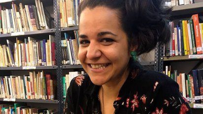 Moizo se inició como manager de grupos de rock, luego trabajó para la ONG El Abrojo. Estudió Licenciatura en Gestión Cultural en el CLAEH.