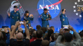 Foto: NASA. Conferencia de los astronautas de Artemis II.