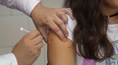 Llegaron a Uruguay casi 4.000 nuevas dosis de la vacuna Menactra contra el meningococo Llegaron a Uruguay casi 4.000 nuevas dosis de la vacuna Menactra contra el meningococo