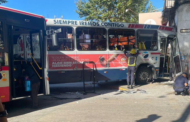Foto cedida a Subrayado. El choque dejó varias personas lesionadas.