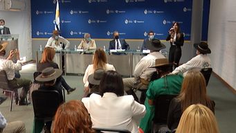 Conferencia de prensa en el Ministerio de Turismo.