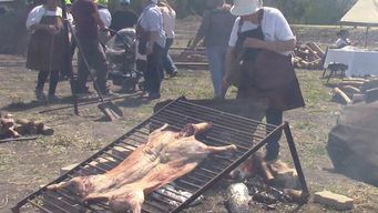 con el concurso de asadoras, flores celebro el dia internacional de la mujer rural