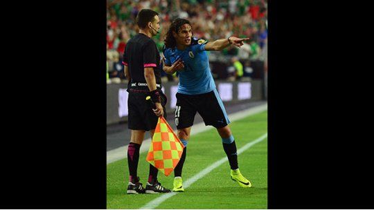 Protesta uruguay cavani