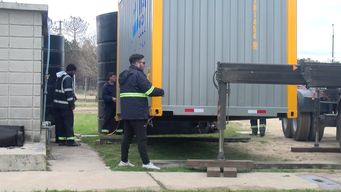 planta desalinizadora ya esta en la usina de laguna del cisne y comenzo su instalacion