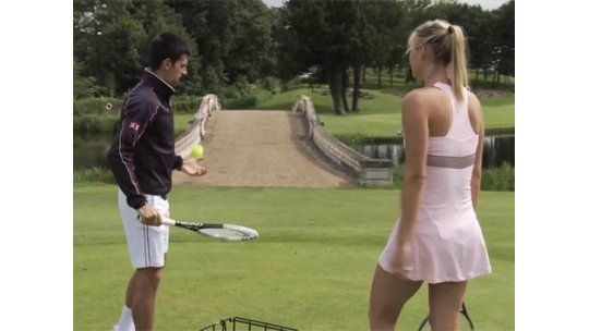 Djokovic y Sharapova en un partido de golf-tenis; mirá quién ganó