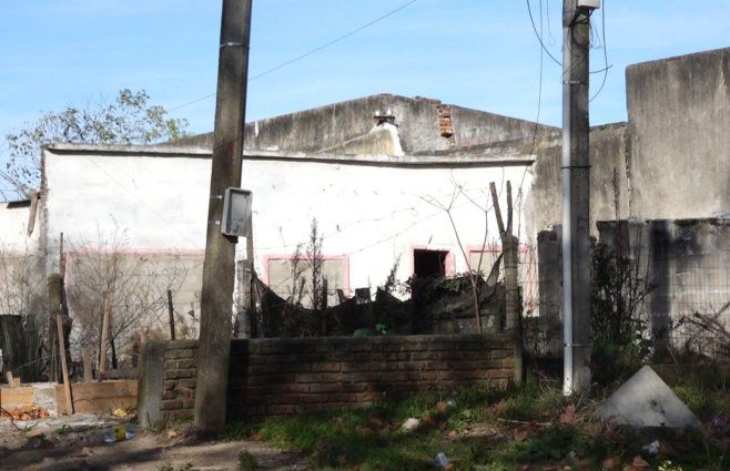 Foto: Subrayado. Casa abandonada donde fue encontrada la víctima.