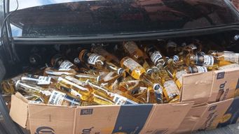 a prision mujer que transportaba 1200 botellas de cerveza de contrabando