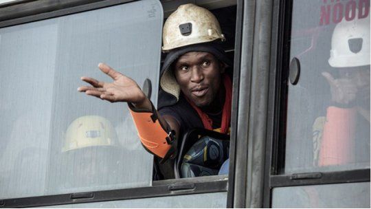 Rescataron sanos y salvos a los 955 mineros atrapados en Sudáfrica