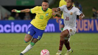 Foto: AFP. Uruguay se enfrenta a Brasil en Montevideo el 17 de octubre.