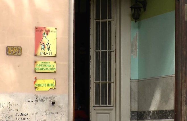 Foto: Subrayado. Puerta de ingreso al ex Hogar Tribal, imagen de 2013.