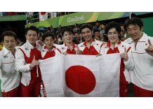 Japón conquista oro olímpico de gimnasia masculina por equipos en Rio 2016