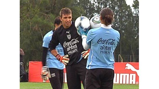 Uruguay entrena sus manos con la pelota argentina, Tango 2012