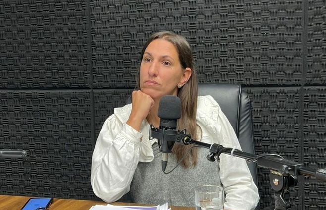 La anestesista Inés Miralles en la entrevista con Informativo Carve. Foto: radio Carve, publicada en su sitio web.