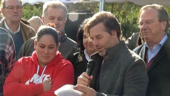 lacalle pou inauguro tendido electrico en el asentamiento san miguel y leyo la carta de una vecina