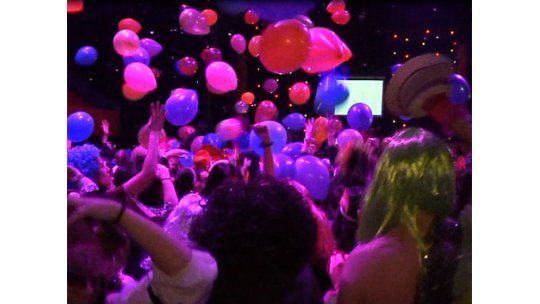 Hay más de 400 fiestas para disfrutar de la Noche de la Nostalgia
