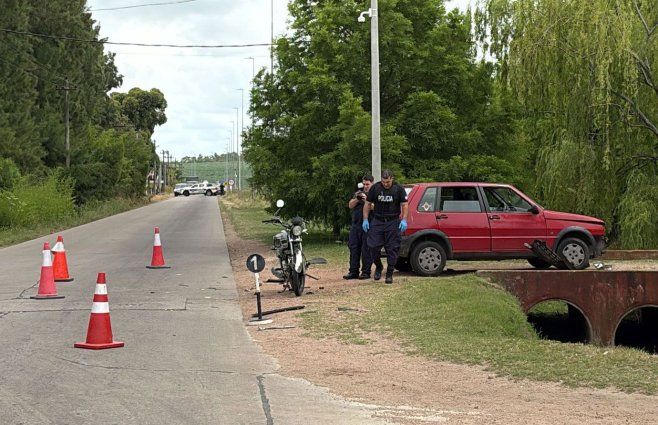 El lugar del accidente entre el auto y la moto: Foto: María Eugenia Scognamiglio, Subrayado.