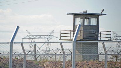 acuerdan proyecto de ley para restringir la libertad vigilada de delincuentes