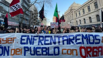 marcha por martires estudiantiles bajo la consigna no recortes mi futuro