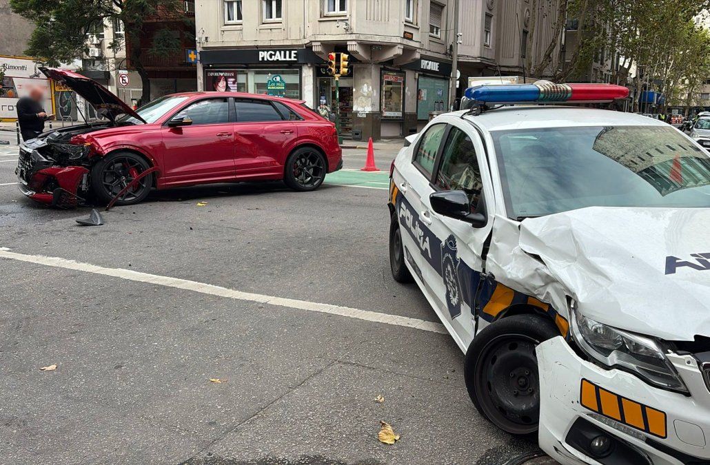 Choque entre patrullero que asistía a un llamado y una camioneta en 18 de Julio: tránsito cortado hacia el Centro
